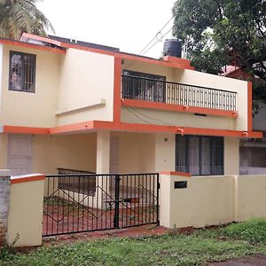 Toms Villa Along National Highway Thrissur At Nadathara Exterior photo