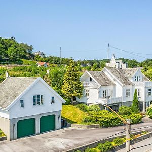 Awesome Home In Skjoldastraumen With Kitchen Exterior photo