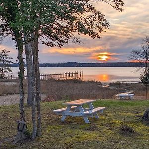 Tranquil River House With Grill And Views, Near Town! Weems Exterior photo