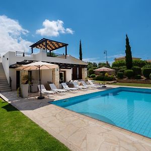 Villa Lara - 11, Spacious Villa With Large Garden And Private Pool On Aphrodite Hills Kúklia Exterior photo