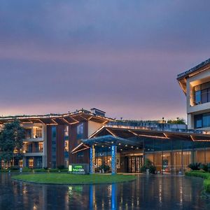 Holiday Inn Express Emei Mountain, An Ihg Hotel Omejsan Exterior photo