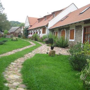 Linden-Harmony Apartman Hotel Salfold Exterior photo