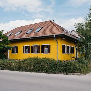 Hemina Vendégház Hotel Tata Exterior photo