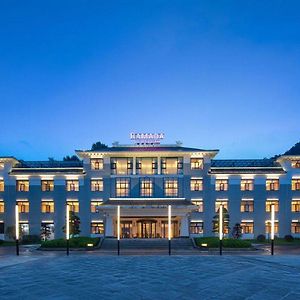 Ramada By Wyndham Xianning Xishan Mountain Hotel Exterior photo