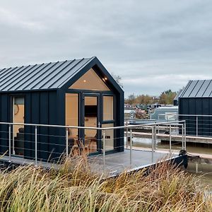 Tattenhall Marina Floating Pods Apartman Hargrave Exterior photo