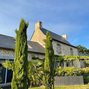 Manoir De La Nogrie - Chambre De Charme Avec Acces Privatif - Piscine Chauffee Sur Domaine 5 Etoiles Panzió Val-d'Ize Exterior photo