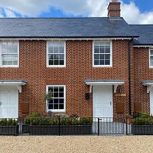 Lilypad A Central Location To Explore The New Forest & South Coast Ringwood Exterior photo