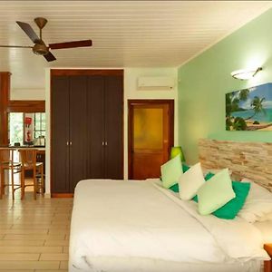 La Digue Self-Catering Apartments Exterior photo