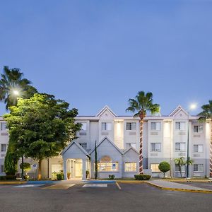 Microtel Inn & Suites By Wyndham Culiacán Exterior photo