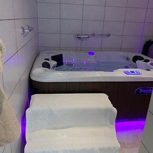 Appartement Avec Jacuzzi Hammam Sauna Privatise Au Rez De Chaussee Ds Maison A Voglans A 2 Kilometres Du Lac Du Bourget En Savoie Entre Chambery Et Aix Les Bains Cure Thermale Exterior photo