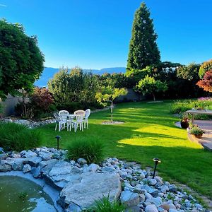 Spacious And Quiet Garden View Room Kelowna Exterior photo