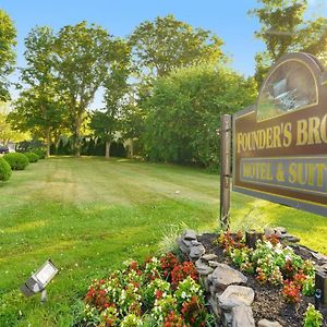 Founder'S Brook Motel And Suites Portsmouth Exterior photo