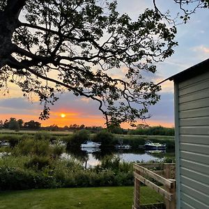 The Hut By The River Villa York Exterior photo