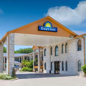 Days Inn Windcrest By Wyndham San Antonio Exterior photo