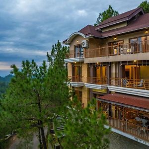 Stayvista At Out Of The Woods With Sprawling View At Kasauli Exterior photo