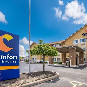 Comfort Inn & Suites Fairborn Near Wright Patterson Afb Exterior photo