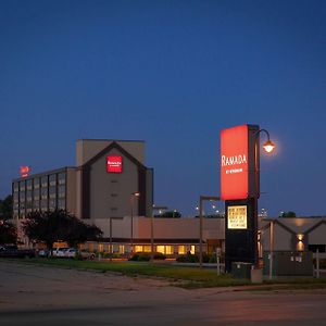 Ramada By Wyndham Cedar Rapids Hotel Exterior photo