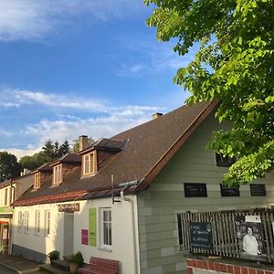 Buehnenwirtshaus Juster Hotel Gutenbrunn Exterior photo