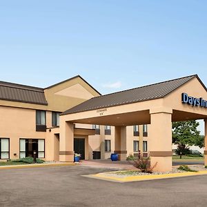 Days Inn By Wyndham FargoFargo  Exterior photo