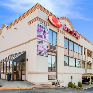 Super 8 By Wyndham Meadowlands Hotel Carlstadt Exterior photo