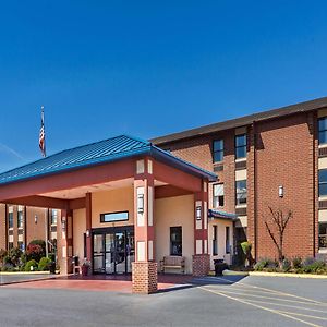 Travelodge By Wyndham Winchester Exterior photo