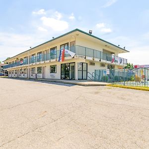 Oyo Hotel South Bend - Campus Exterior photo