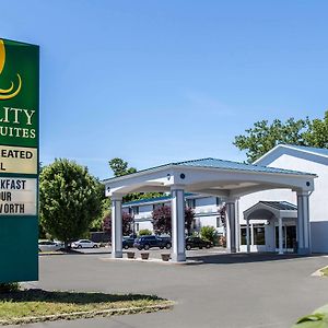 Quality Inn & Suites Danbury Near University Exterior photo