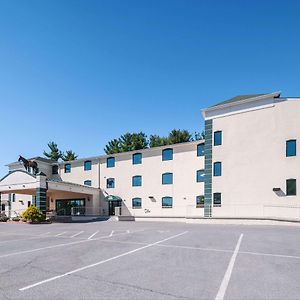 Rodeway Inn & Suites Charles Town Exterior photo