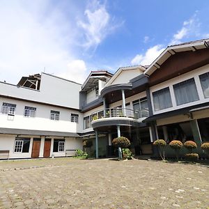 Abang Hotel Ciwidey Bandung Exterior photo