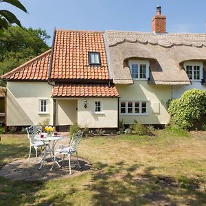 Honeysuckle Cottage Thornham Magna Exterior photo