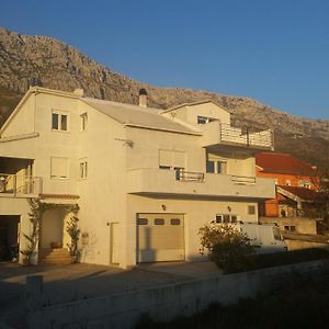 Apartments With A Parking Space Kastel Gomilica, Kastela - 15696 Exterior photo