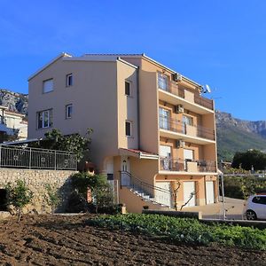 Apartments With A Parking Space Kastel Sucurac, Kastela - 16209 Exterior photo