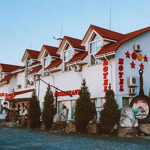 Complex Khutor Hotel Velka Omeljana Exterior photo