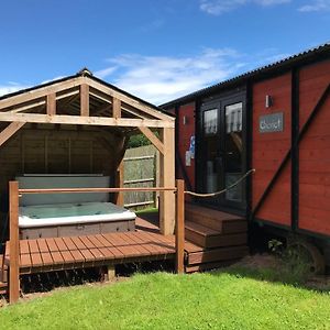 Luxury Railway Carriage With Own Private Hot Tub Apartman Clodock Exterior photo
