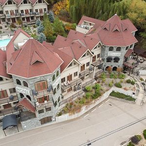 The Castle At Swan Lake Vernon Exterior photo