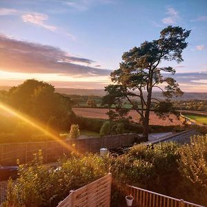 Our Beautiful Large Suite Room With A Double Bath With Shower Ensuite - It Has A Full Kitchen Boasting Stunning Views Over The Axe Valley - Only 3 Miles From Lyme Regis, River Cottage Hq & Charmouth - Comes With Free Private Parking Axminster Exterior photo