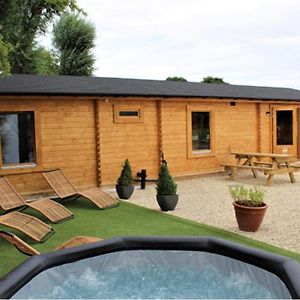 Stunning 5-Bed Cabin In Ashton Under Hill Villa Evesham Exterior photo