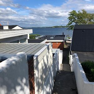 Hel Udlejningsbolig Med Christina Som Vaert Apartman Gråsten Exterior photo