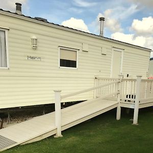 L38 Caravan Mablethorpe With Ramp And Gated Decking Exterior photo