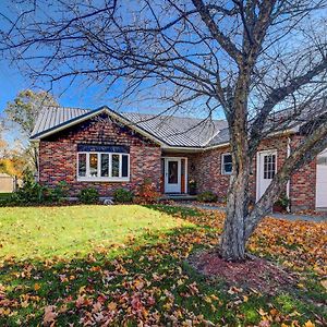 House Of Art Group Escape By Parks And Lake! Villa Winooski Exterior photo