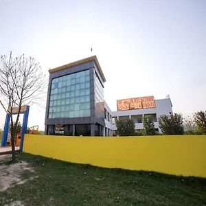 Sudhir Hotel & Banquet, Szionipat Exterior photo