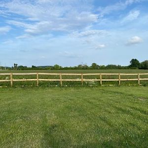 Beautiful 1 Bed Shepherd Hut In Warwickshire Apartman Warwick  Exterior photo