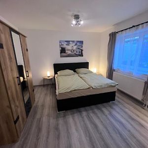 Schone Helle Ferienwohnung 64Qm Mit Kingsize Bett, Smart-Tv, Wlan Und Sehr Ruhige Lage Erfurt Exterior photo