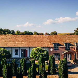 Hegyhát-Izmény Üdülőház Panzió Exterior photo