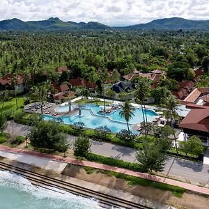 Wyndham Hua Hin Pranburi Resort & Villas Banpaknampran Exterior photo