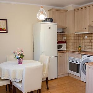 Cozy 1Bd Apartment With Free Parking In The Area Várna Exterior photo