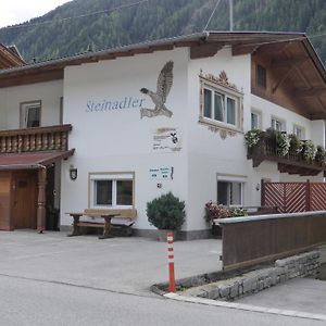 Pension Steinadler Panzió Neustift im Stubaital Exterior photo