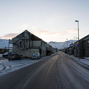 Scenic Penthouse - Ocean View & Skylight Windows Apartman Siglufjordur Exterior photo