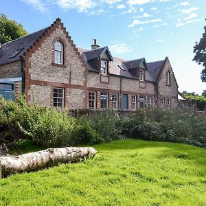 One The Stables Villa Dalrymple Exterior photo