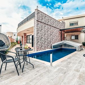 Anil'S House - מתחם צימרים עם בריכה מקורה ומחוממת Zimmer With Heated Swimming Pool Dalijat al-Karmal Exterior photo